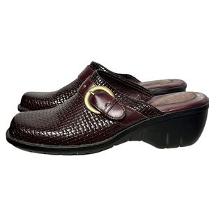 Clark’s artisan woven leather burgundy platform mules clogs 9